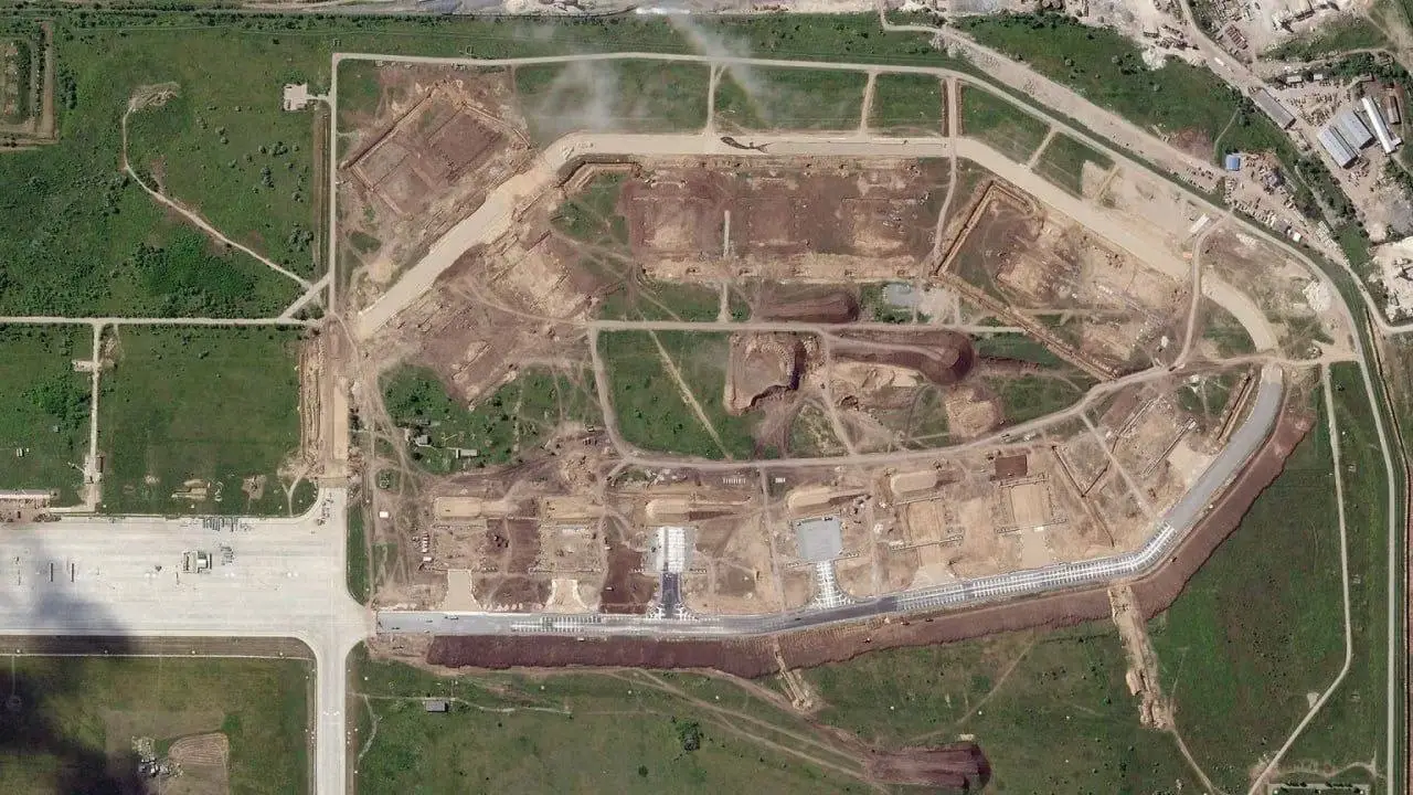 Russia Builds Bomber Shelters as War Bloggers Dismiss Effort as Too Late.